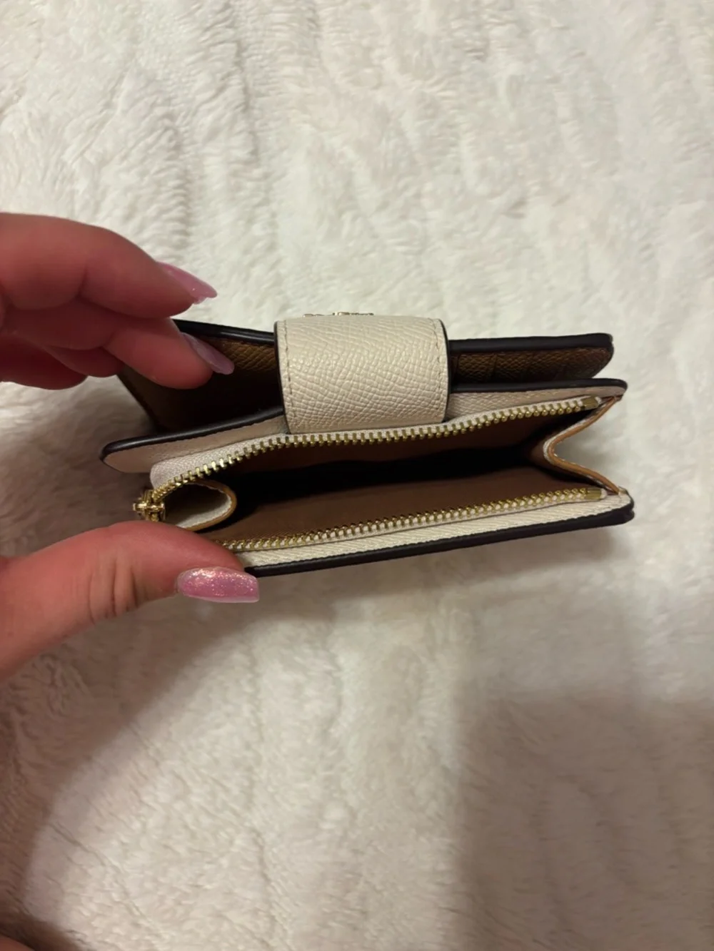 COACH Medium Corner Zip Wallet in Gold/Chalk Leather - Picture 5 of 6
